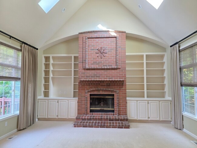 Building Photo - 15824 SE 59th Pl
