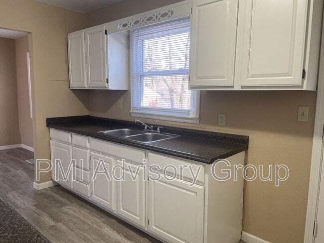 Building Photo - 3510 SW Clare Ave