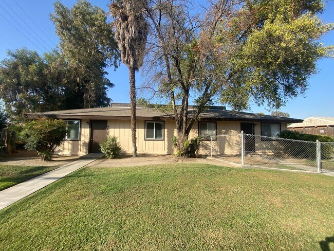 Building Photo - 1134-1140 Chinowth / 4030-4036 Tulare