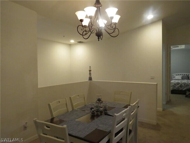 Building Photo - 1305 Mariposa Cir