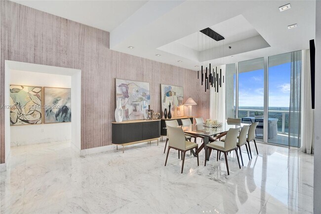 Building Photo - 16001 Collins Ave