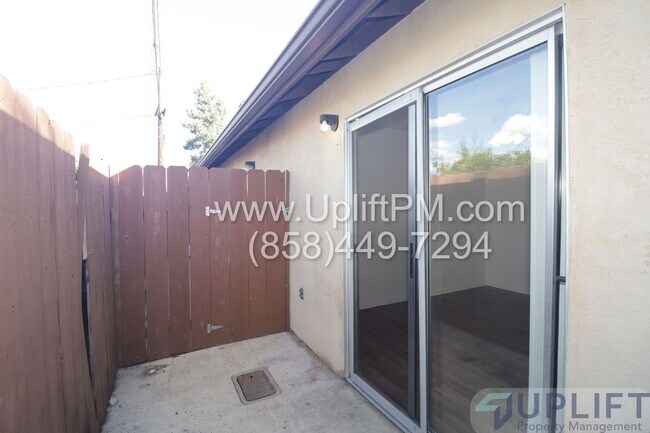 Building Photo - 820 Scranton St