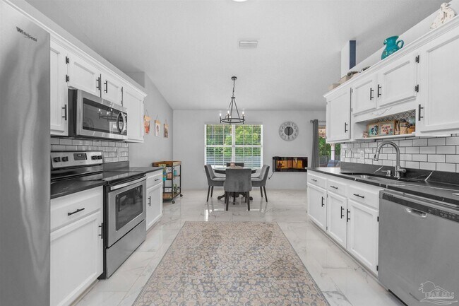 Building Photo - 2442 Raider Ln