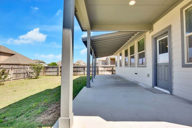 Building Photo - 8008 Massa Dr