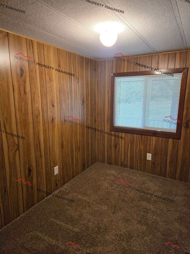 Building Photo - STATUS: AVAILABLE | R255F | $1850