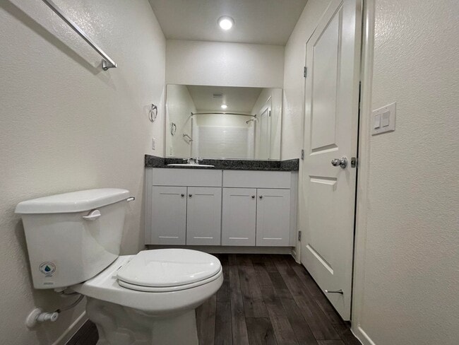 Building Photo - Wonderful 2-story, 3-bed, 2.5-bath home