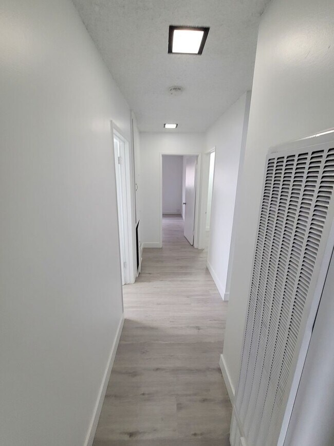 Building Photo - 1026 Arlington Ave