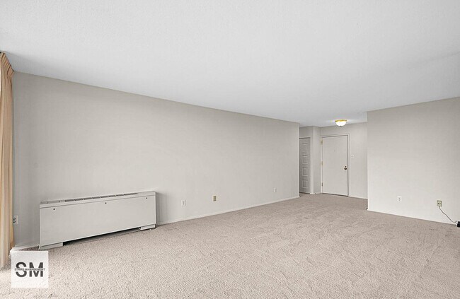 Building Photo - 6100 Westchester Park Dr