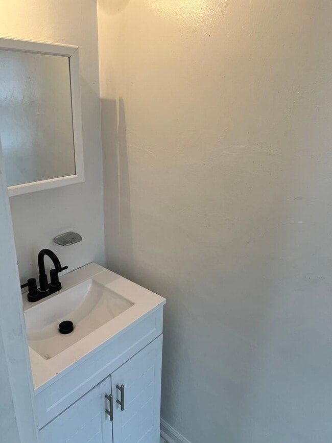 Building Photo - 11 Markham Dr