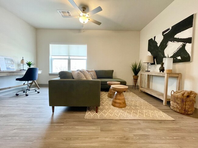 Building Photo - Emilia | 1 Bed 1 Bath | 647 sf