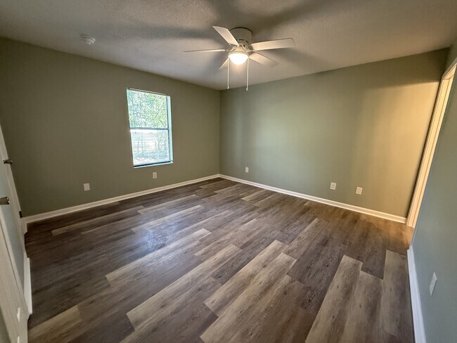Building Photo - 1725 Kathleen Dr