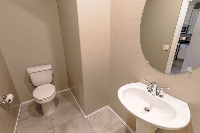 Building Photo - Beautiful Mountains Edge 3 Bedroom Townhome