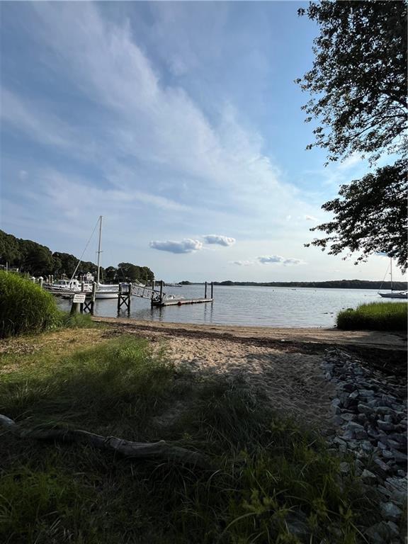 Building Photo - 7 Cove Rd