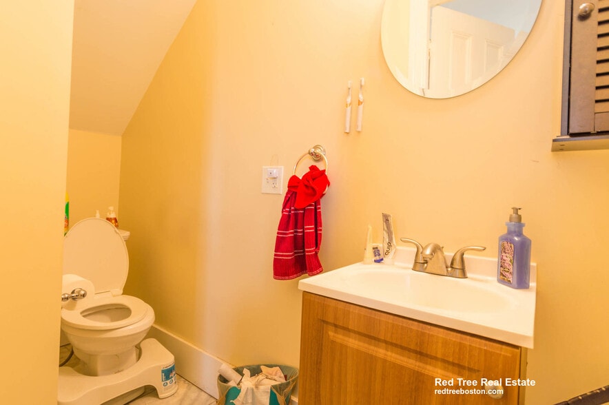 Building Photo - 18 Cobden St