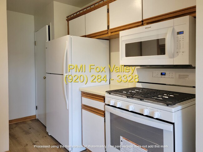 Building Photo - 2-Bed, 1.5-Bath Condo Oshkosh $1,149 Monthly