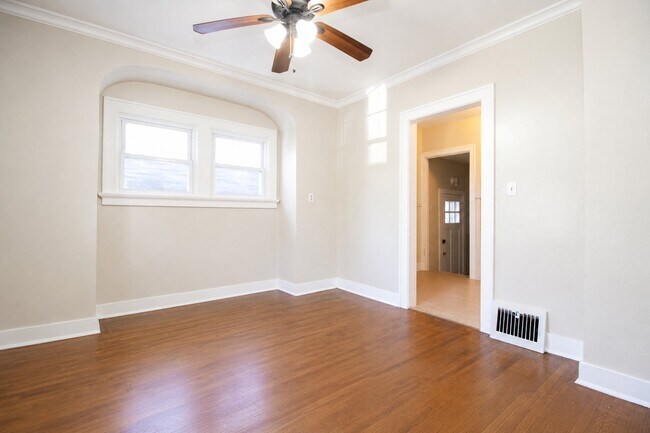 Building Photo - 1467 Crestwood Rd