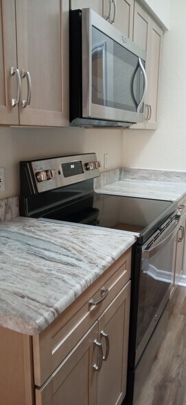 Building Photo - 289 Rotonda Blvd W