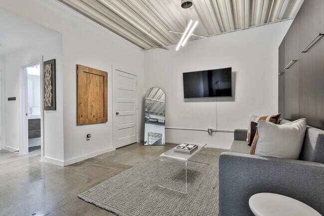 Building Photo - 675 Greenwood Ave NE