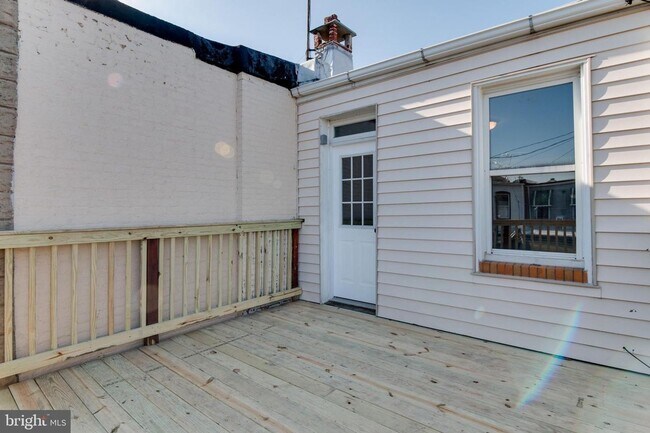 Building Photo - Charming 2 Bedroom/2.5 Bathroom Townhome in Patterson Neighborhood, MD!