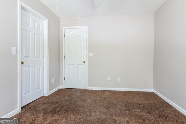 Building Photo - 2965 Lenora Springs Dr