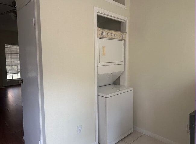 Building Photo - 7575 Cambridge St