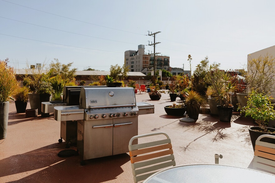 Building Photo - 1855 Industrial St