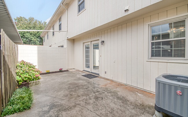 Building Photo - 7914 Gleason Dr