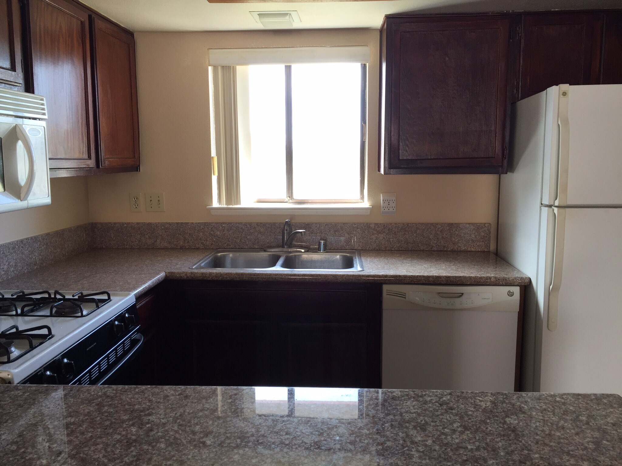 Building Photo - 5203 Caliente St