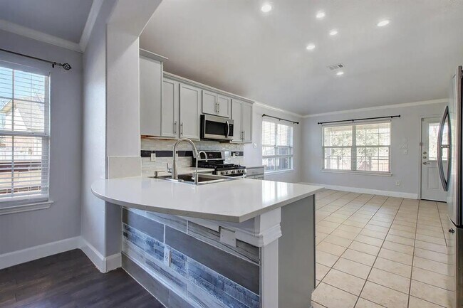 Building Photo - 4208 Rolling Water Dr