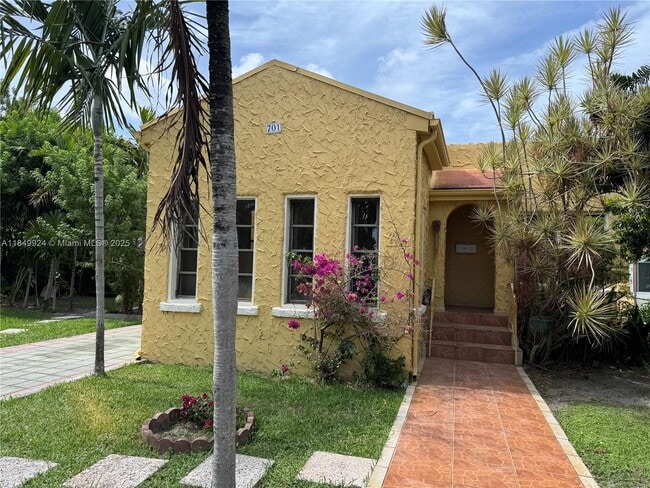 Primary Photo - 701 NE 4th Ct.