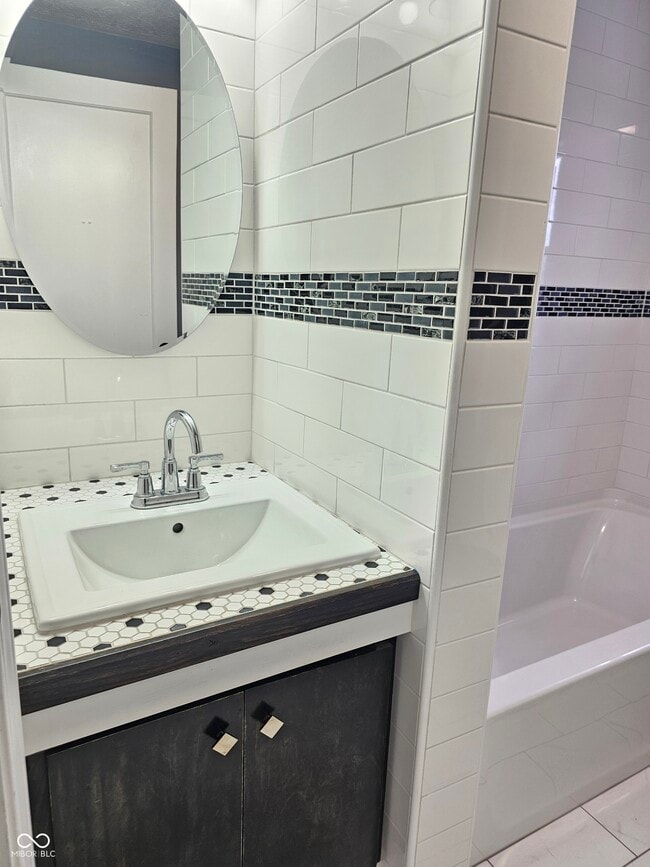 Building Photo - 335 W 4th St