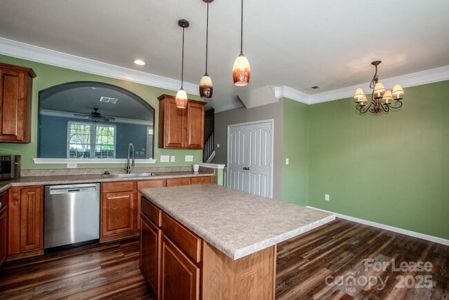 Building Photo - 9366 Greenheather Dr