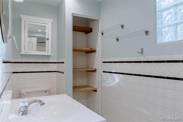 Building Photo - 620 E Willamette Ave