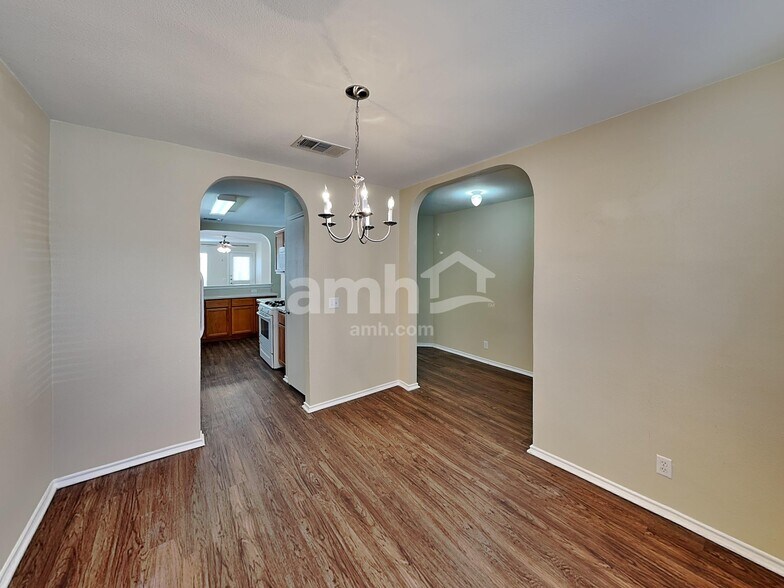 Building Photo - 224 Tolcarne Dr