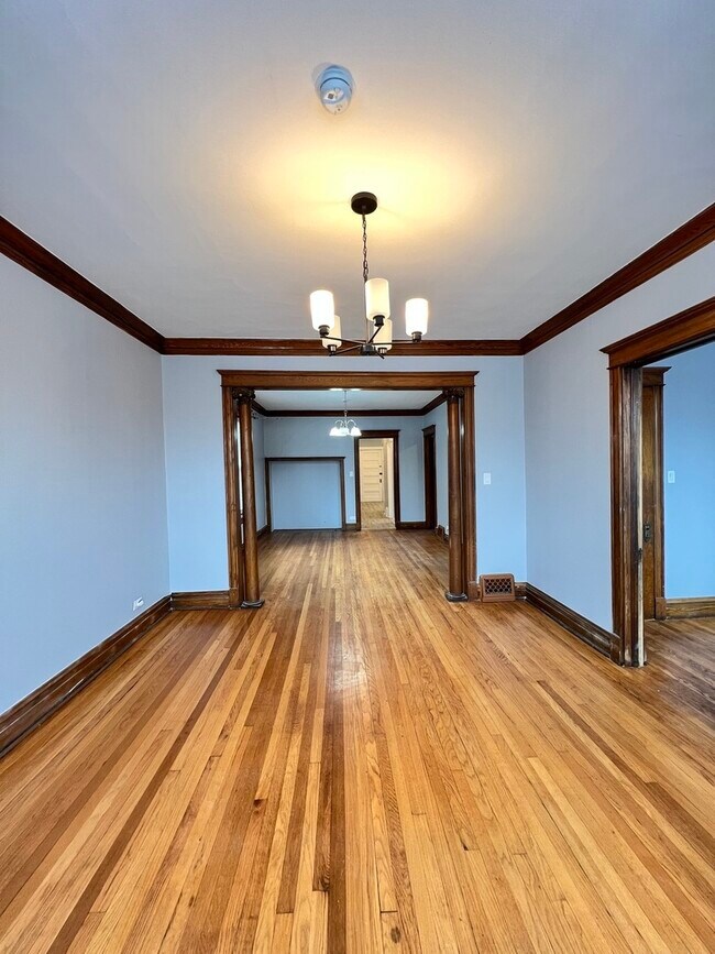 Building Photo - 6810 S Calumet Ave