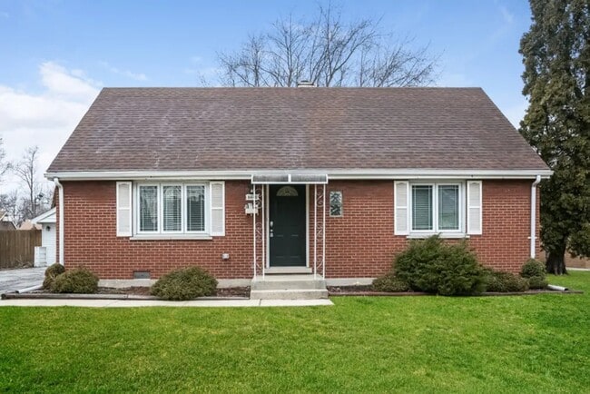 Primary Photo - 8441 Lockwood Ave