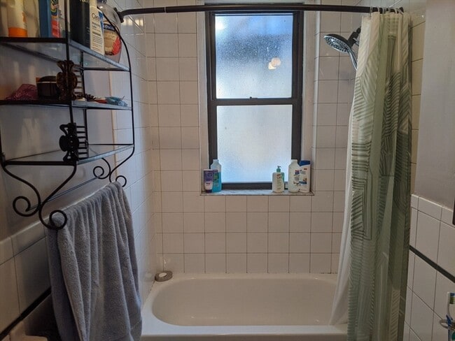 Building Photo - 66 Queensberry St