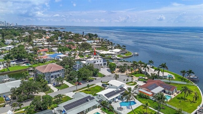 Building Photo - 585 Dolphin Ave SE