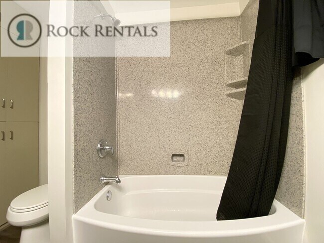 Building Photo - 228 E 5th Ave