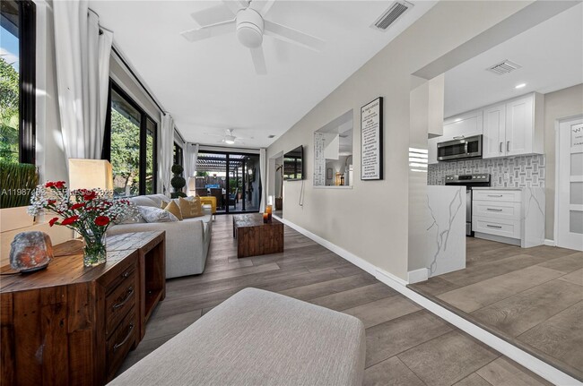 Building Photo - 371 SE 3rd St