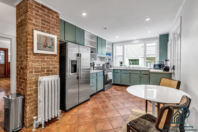 Building Photo - Furnished 4-Bedroom, 2.5-Bath Apartment near Elmwood Village