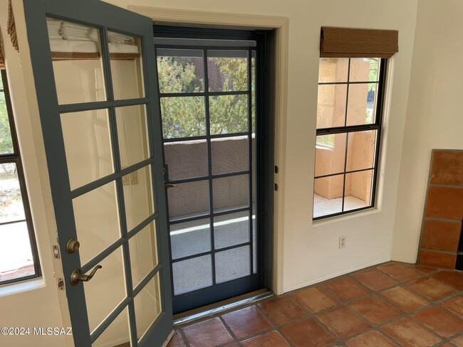 Building Photo - 5380 N Calle Del Rocio