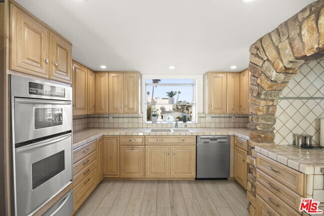 Building Photo - 1005 Ocean Dr