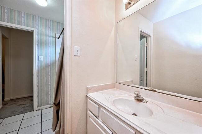 Building Photo - 6806 Rhodes Ct