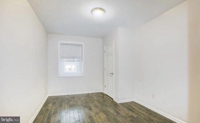 Building Photo - 257 Newcomb St SE