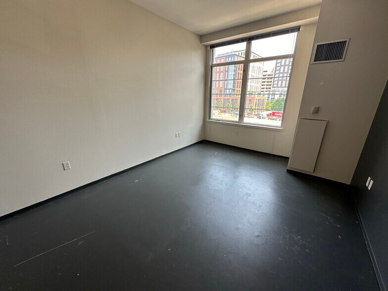 Building Photo - 147 E Berkeley St
