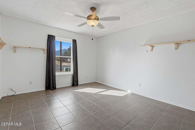 Building Photo - 10720 Sugarland Dr