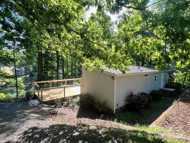 Building Photo - 491 Robinson Rd