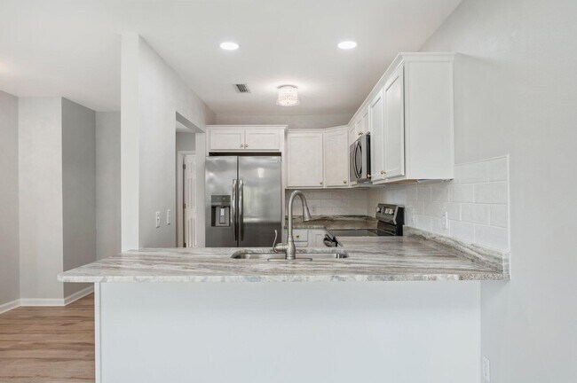 Building Photo - 200 White St