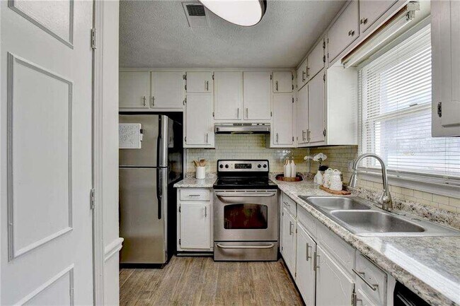 Building Photo - 979 Park Gate Pl